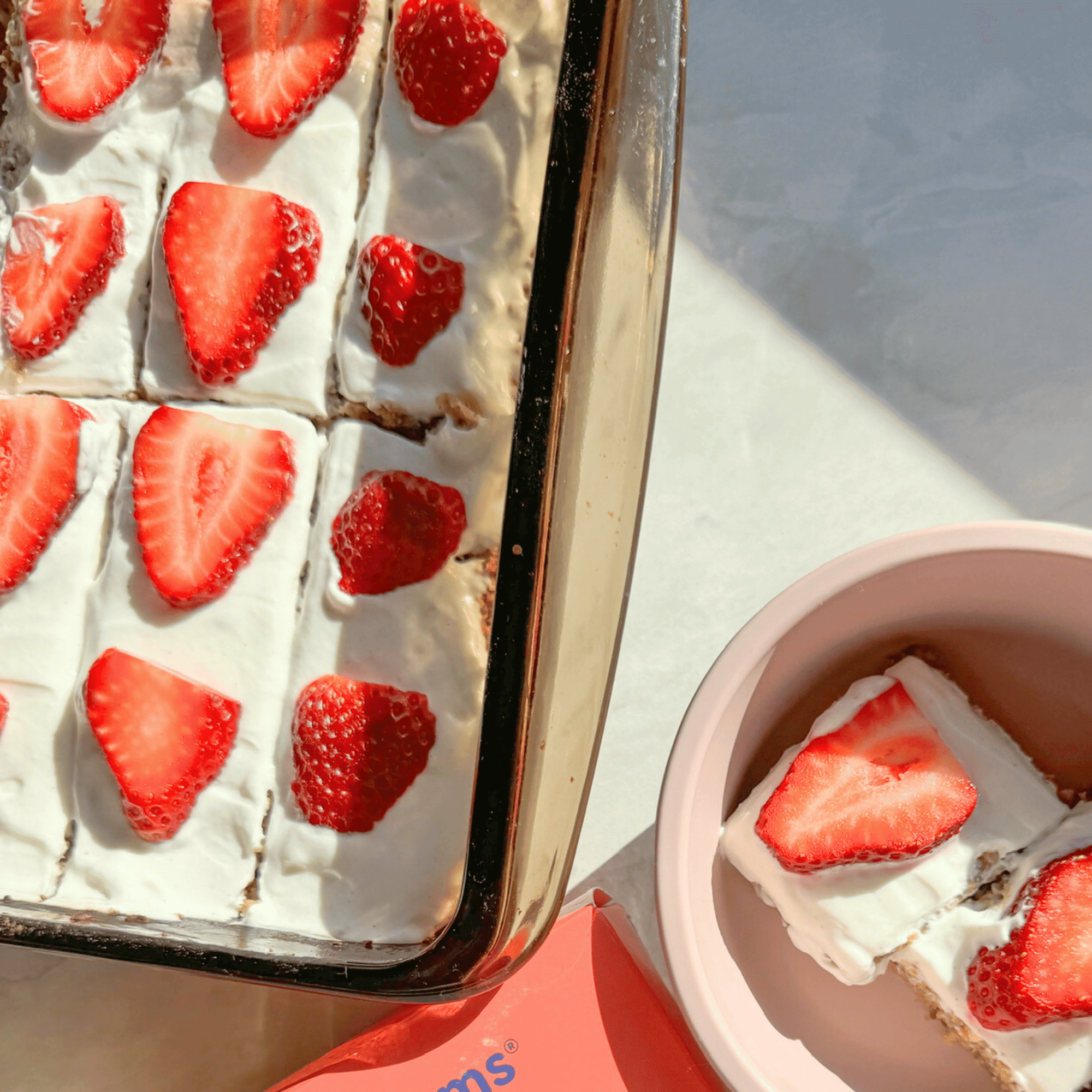 strawberry and vanilla baked oats topped with greek yoghurt and sliced strawberries for babies and toddlers