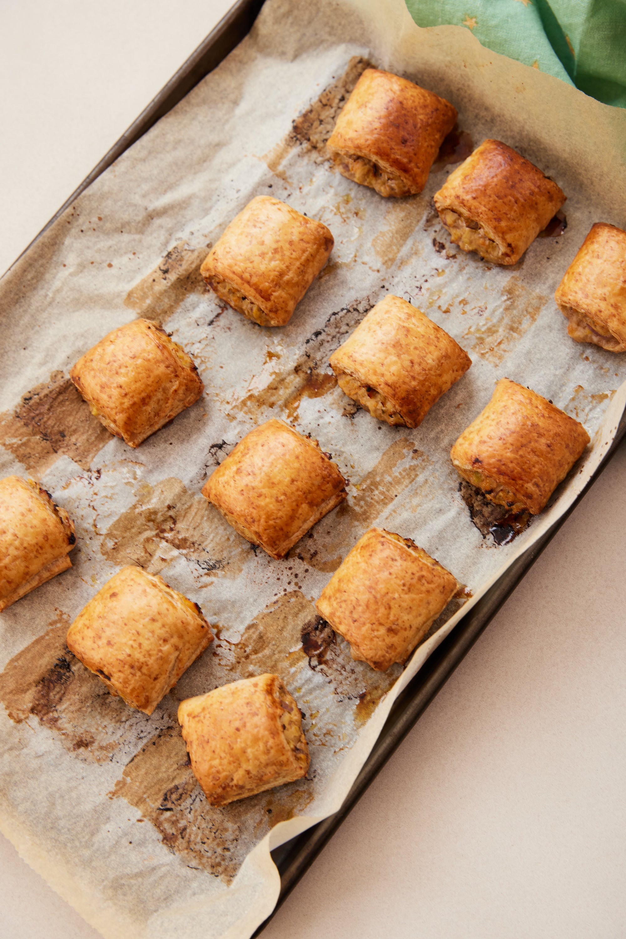 LIMITED EDITION Pork & Apple Sausage Rolls (8 Mini Sausage Rolls)